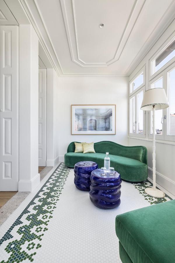 One Shot Palacio Cedofeita Porto Exteriér fotografie A living room with a green sofa