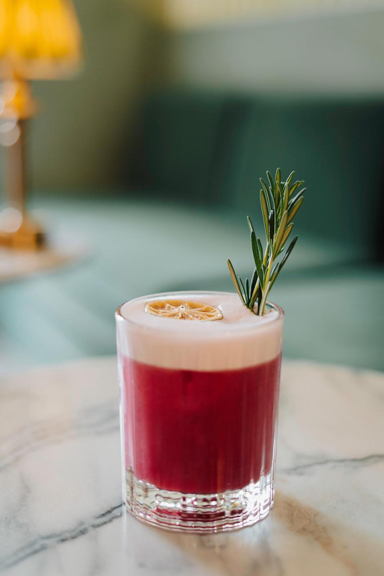 One Shot Palacio Cedofeita Porto Exteriér fotografie A Clover Club cocktail